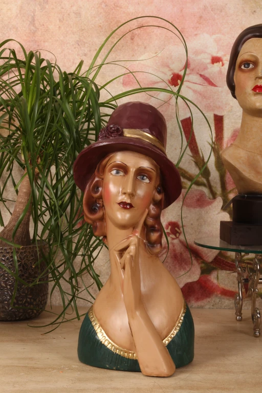Bust af kvinde - brun - 44,5 cm