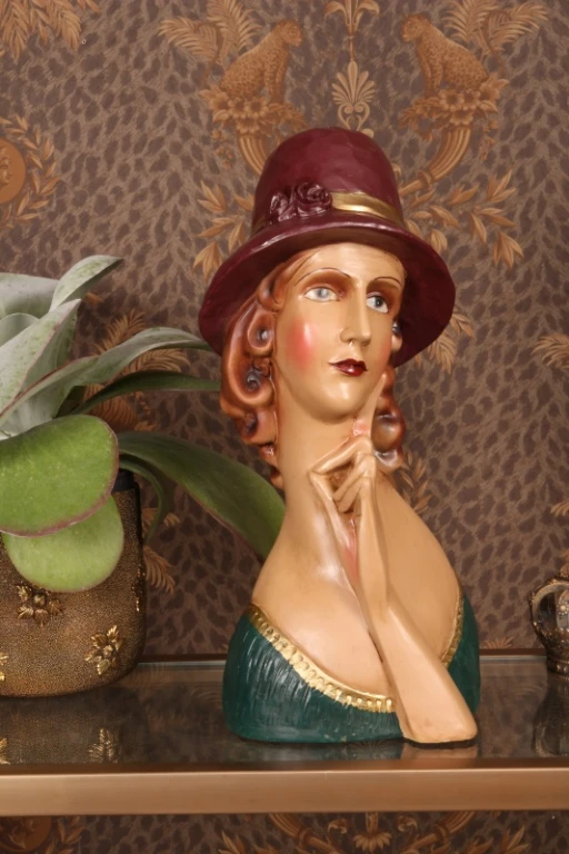 Bust af kvinde - brun - 44,5 cm