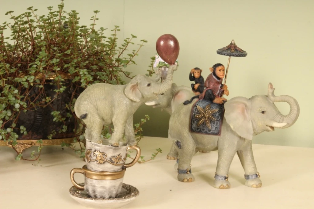Dyrebillede Elefant med abe - brun - 19 cm