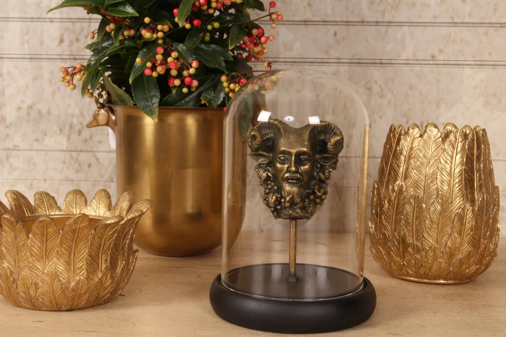 Bacchus-figur under glasdæksel – guld – 23 cm – kunstharpiks