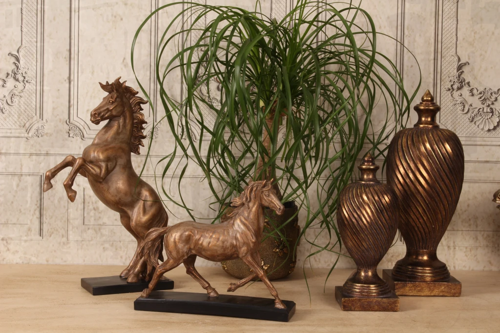 Hestefigur i bronsefarve - 25 cm